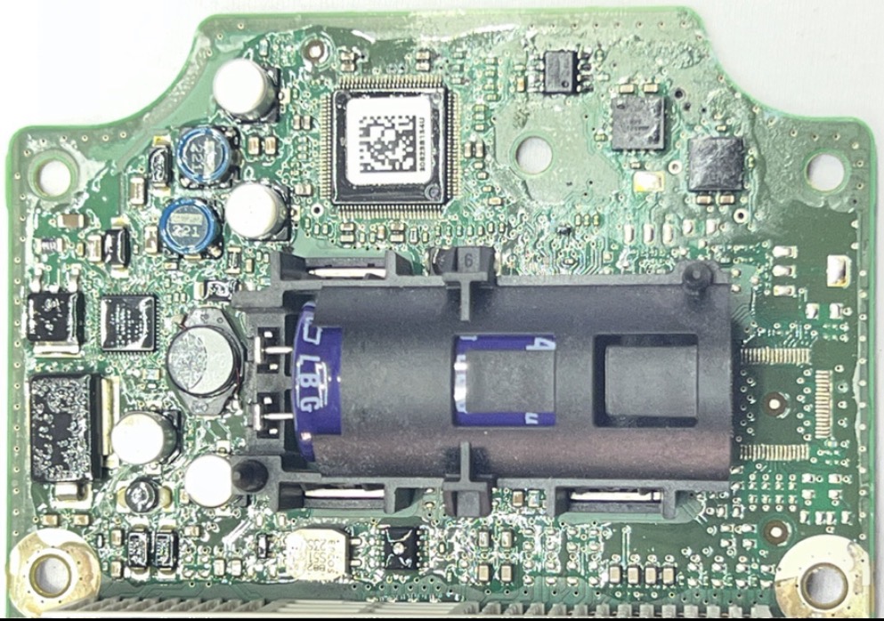 Placa eletrônica interna do módulo de airbag TRW do Hyundai HB20.