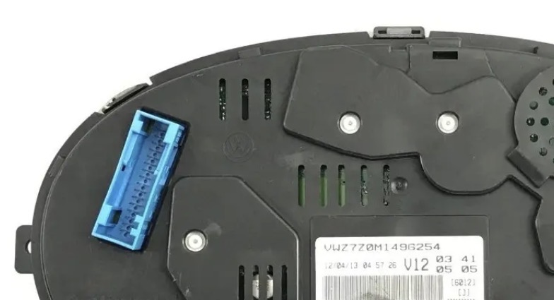 Vista traseira e identificação do conector